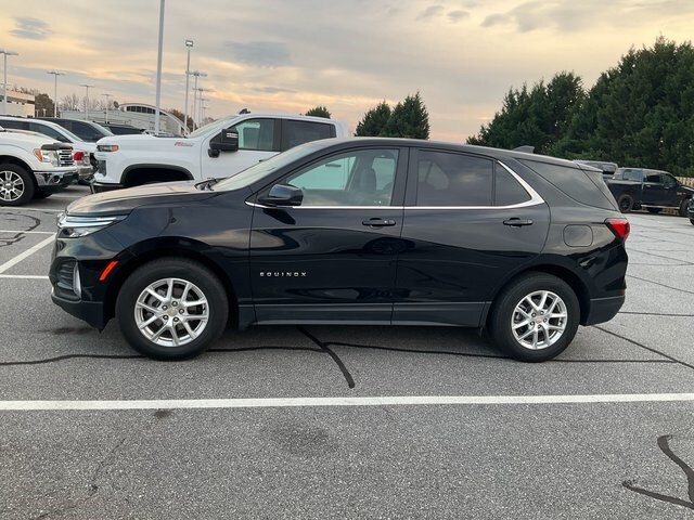 2024 Chevrolet Equinox LT photo 2