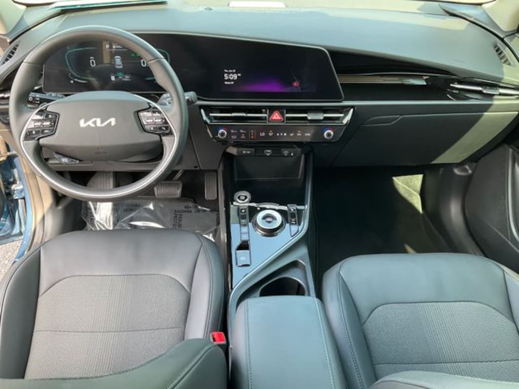 Used 2024 Kia Niro Plug-In Hybrid EX SUV