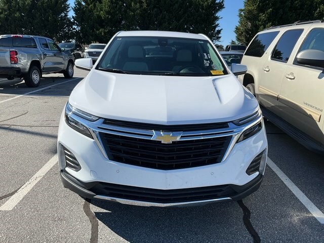 2024 Chevrolet Equinox LT photo 2