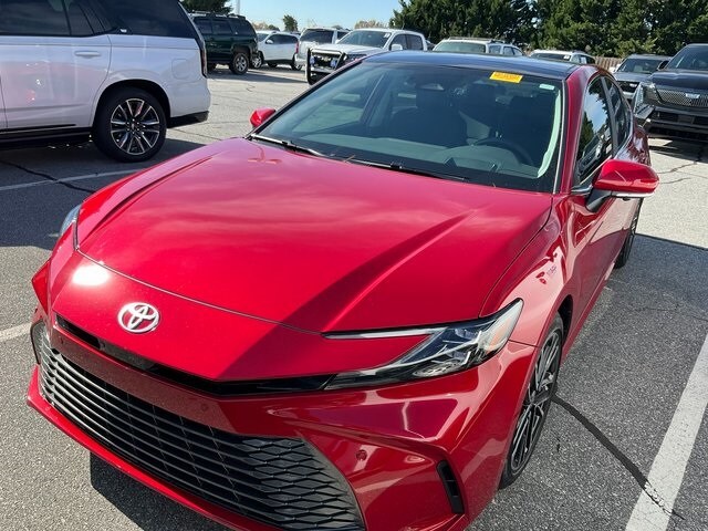 2025 Toyota Camry Hybrid SE photo 3