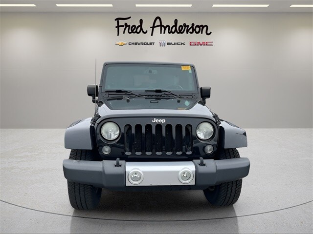 2014 Jeep Wrangler Unlimited Sahara photo 2
