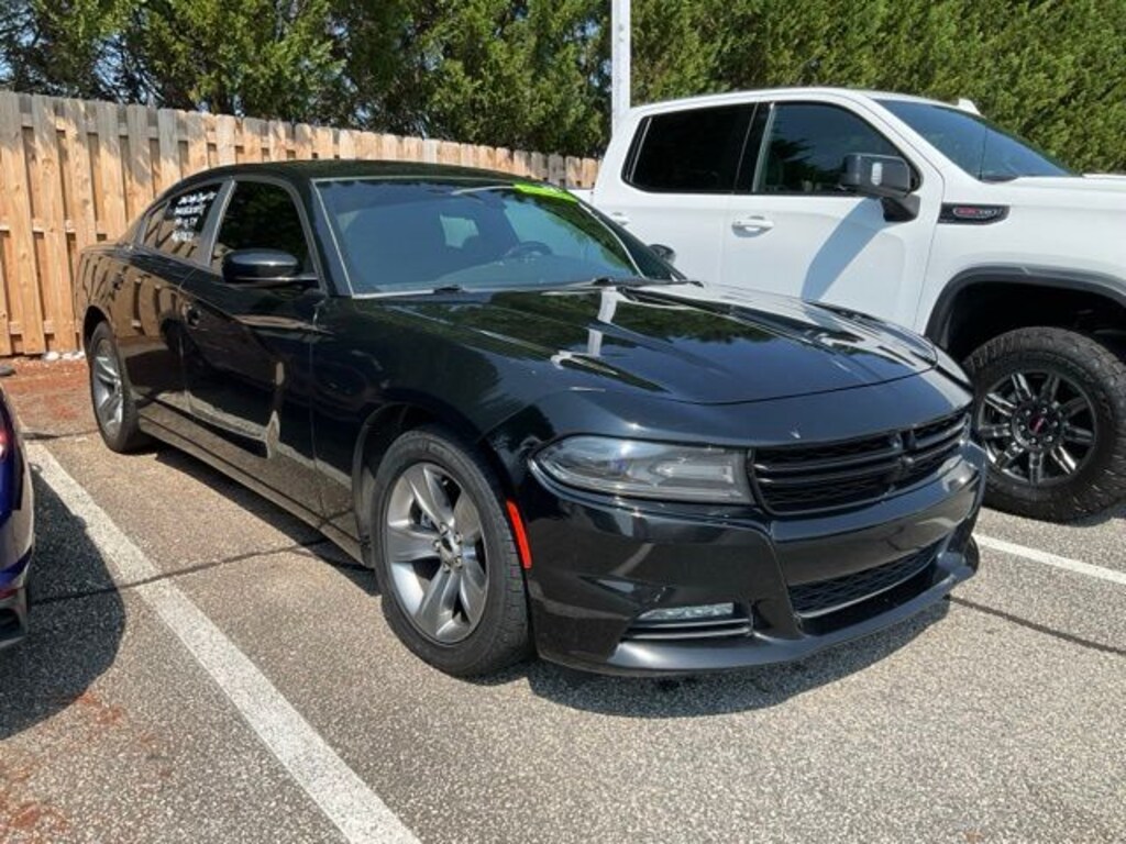 Used 2016 Dodge Charger SXT Sedan