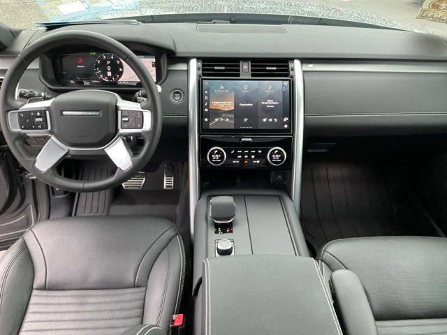 Used 2025 Land Rover Discovery Dynamic SE SUV