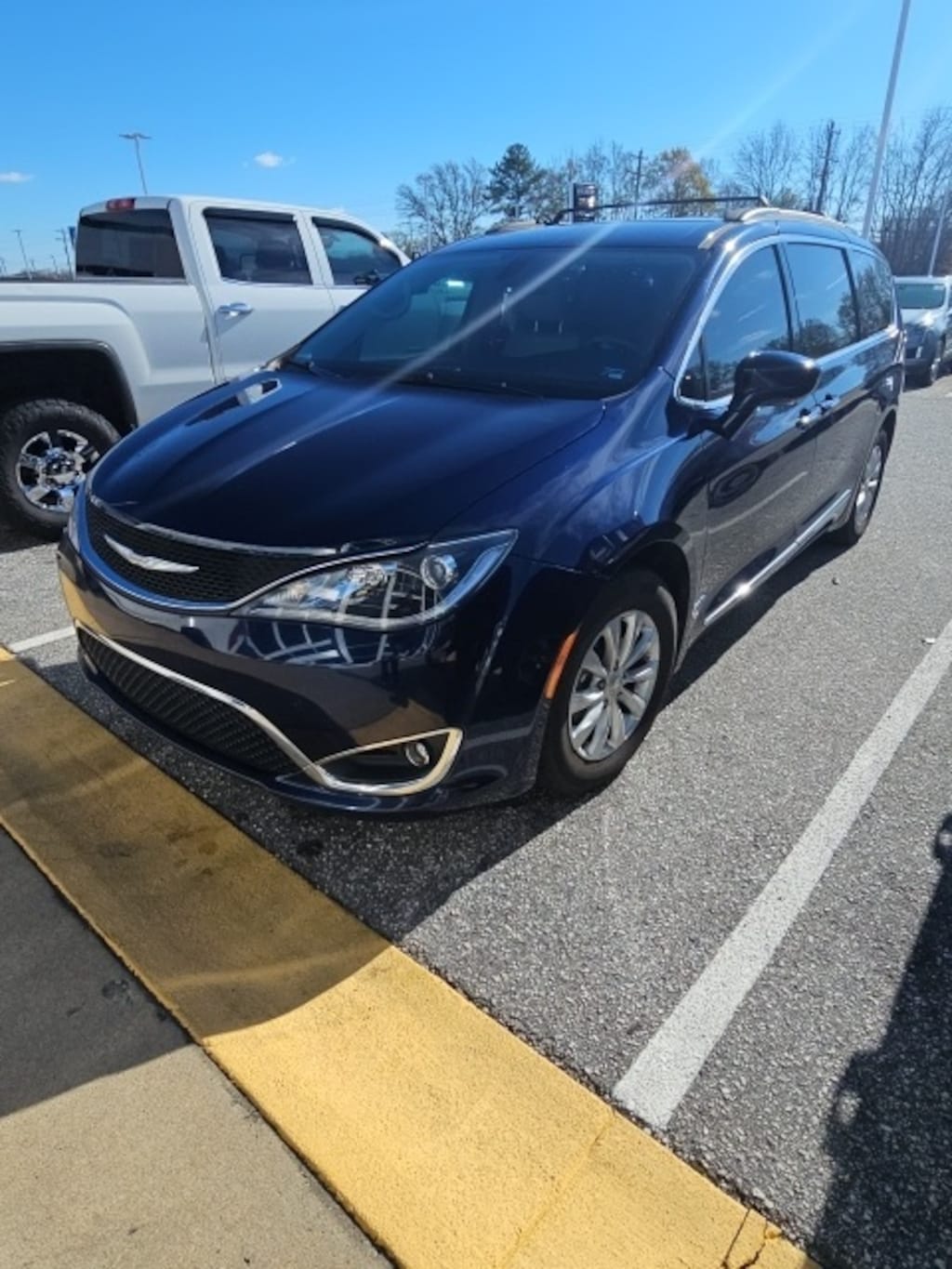 Used 2017 Chrysler Pacifica Touring L Minivan/Van
