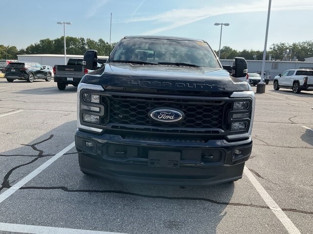 2024 Ford F-250 Lariat photo 2