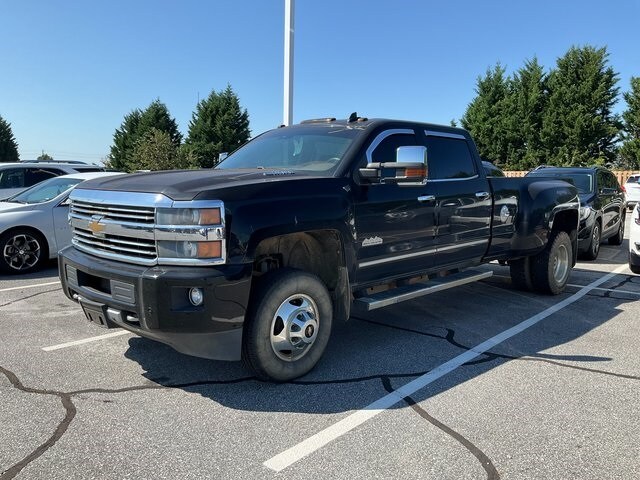 2015 Chevrolet Silverado 3500HD High Country photo 3
