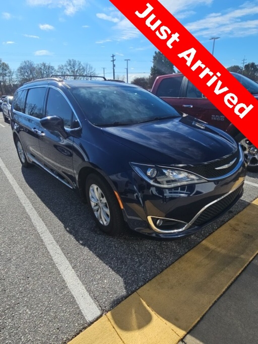 Used 2017 Chrysler Pacifica Touring L Minivan/Van