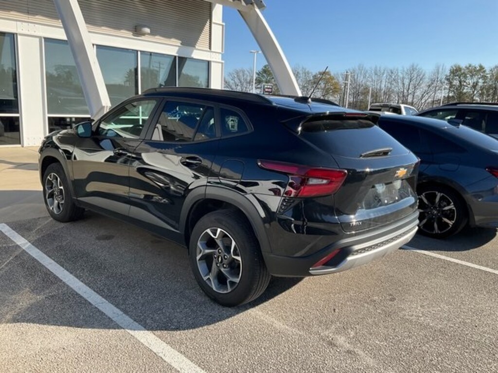 Used 2024 Chevrolet Trax LT SUV