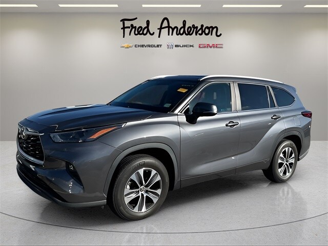 2023 Toyota Highlander L photo 3