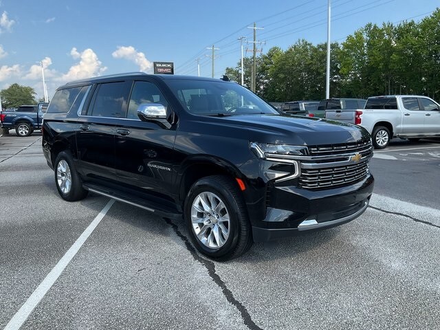 2024 Chevrolet Suburban Premier photo 3