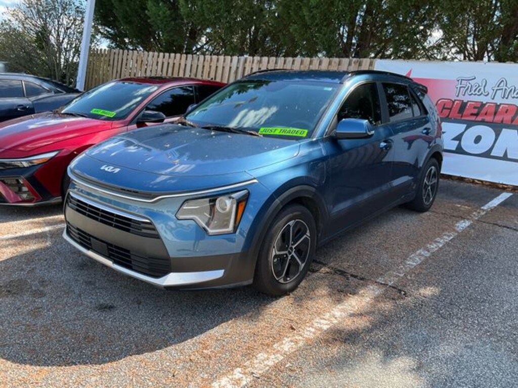 Used 2024 Kia Niro Plug-In Hybrid EX SUV