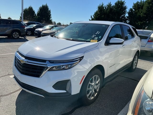2024 Chevrolet Equinox LT photo 3