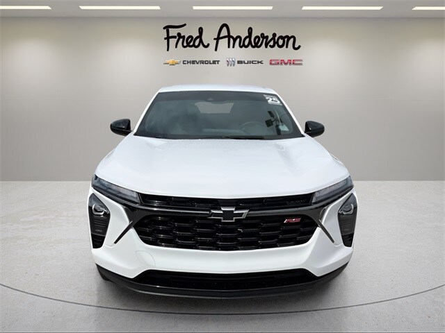 2025 Chevrolet Trax photo 2