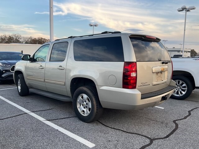 2014 Chevrolet Suburban 1500 LT photo 4