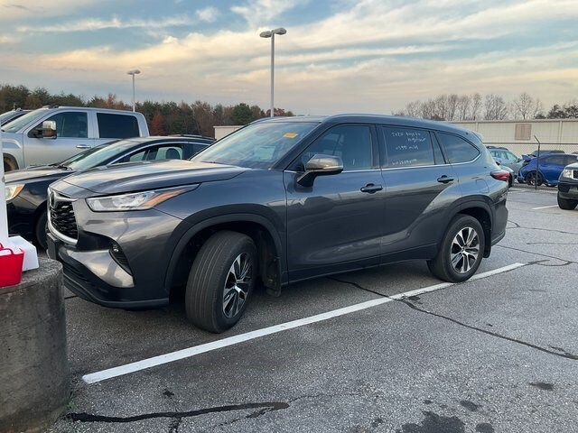 2020 Toyota Highlander XLE photo 3