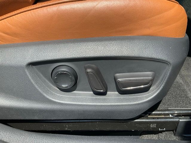 2019 Toyota Avalon 21
