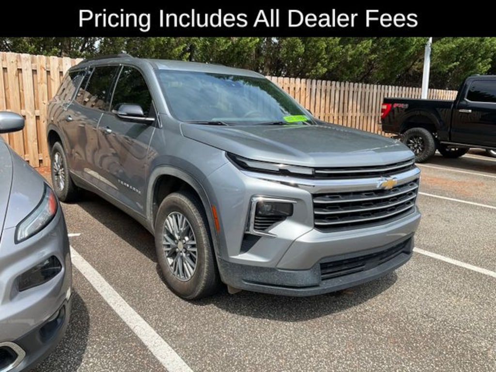 Used 2025 Chevrolet Traverse LT SUV