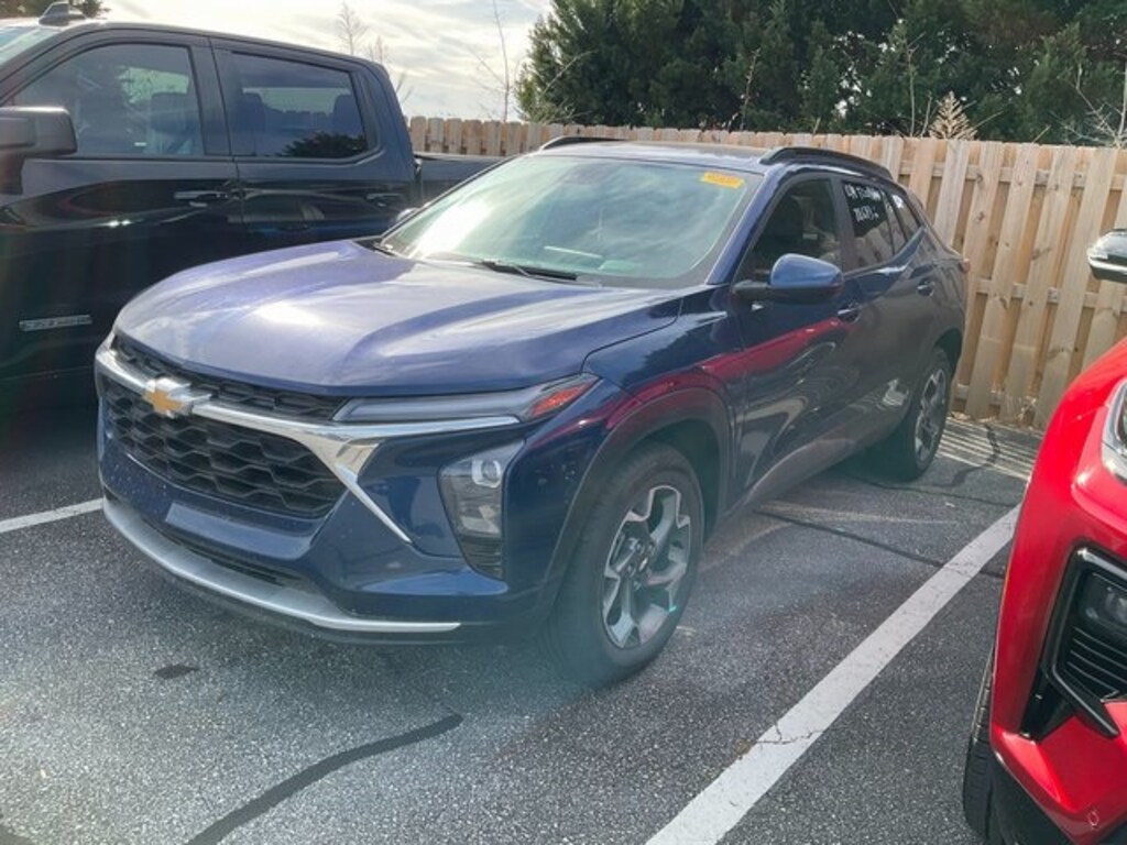 Used 2024 Chevrolet Trax LT SUV