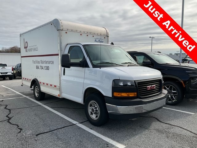 2022 GMC Savana Cutaway Work Van's photo