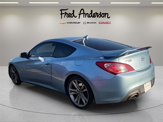 2011 Hyundai Genesis 3.8 Track photo 4