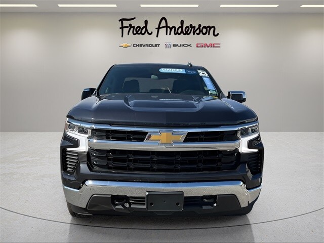 2023 Chevrolet Silverado 1500 LT photo 2