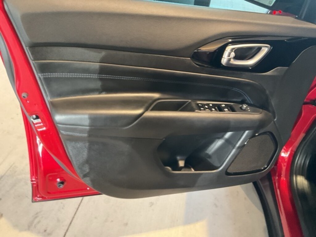 Used 2025 Jeep Compass Latitude SUV