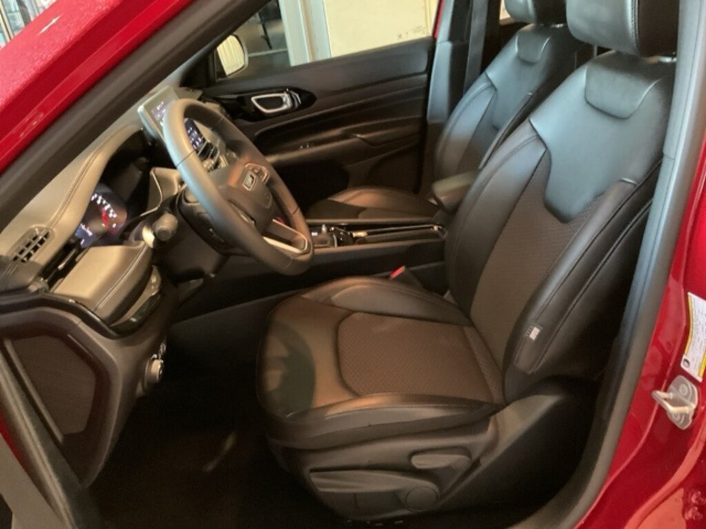 Used 2025 Jeep Compass Latitude SUV