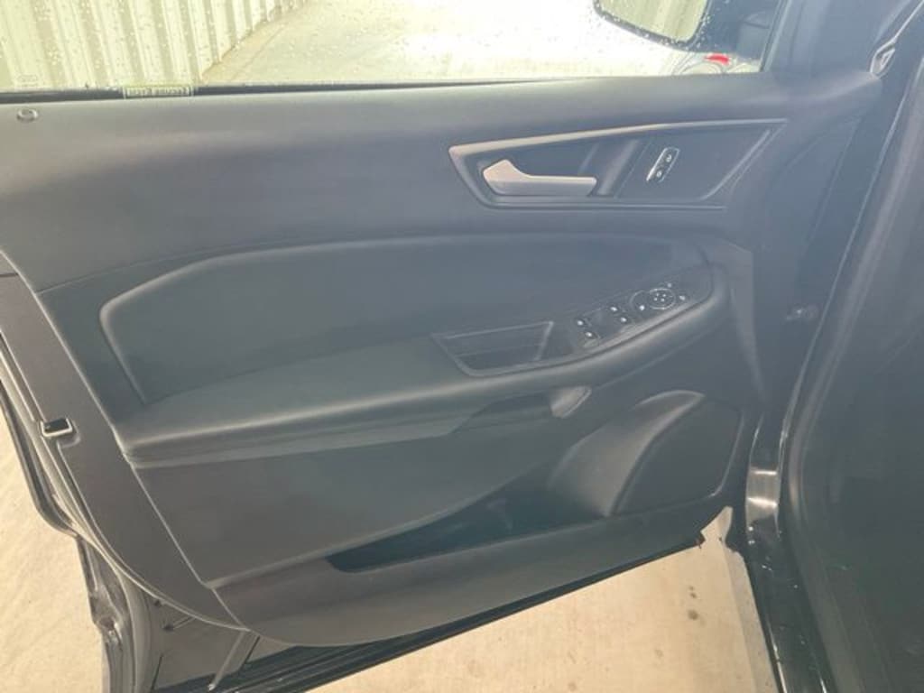 Used 2021 Ford Edge SE SUV