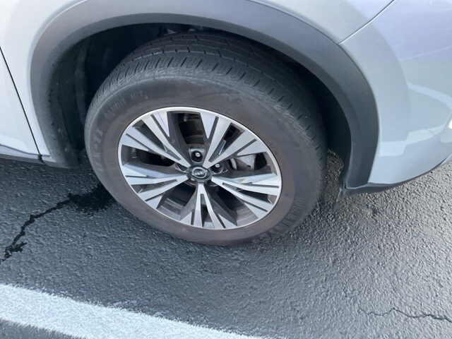 2022 Nissan Rogue SV photo 2