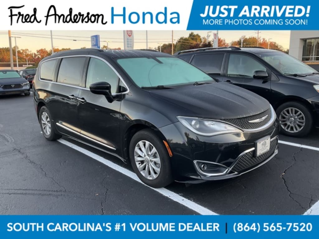Used 2017 Chrysler Pacifica Touring-L Minivan/Van