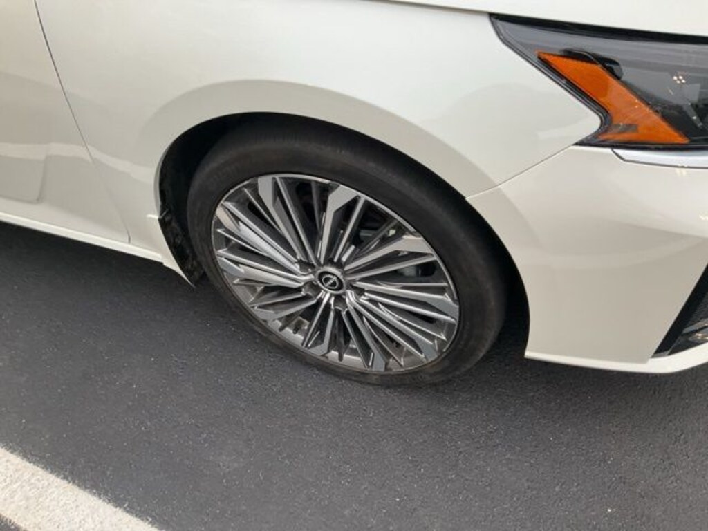 Used 2024 Nissan Altima 2.5 SL Sedan