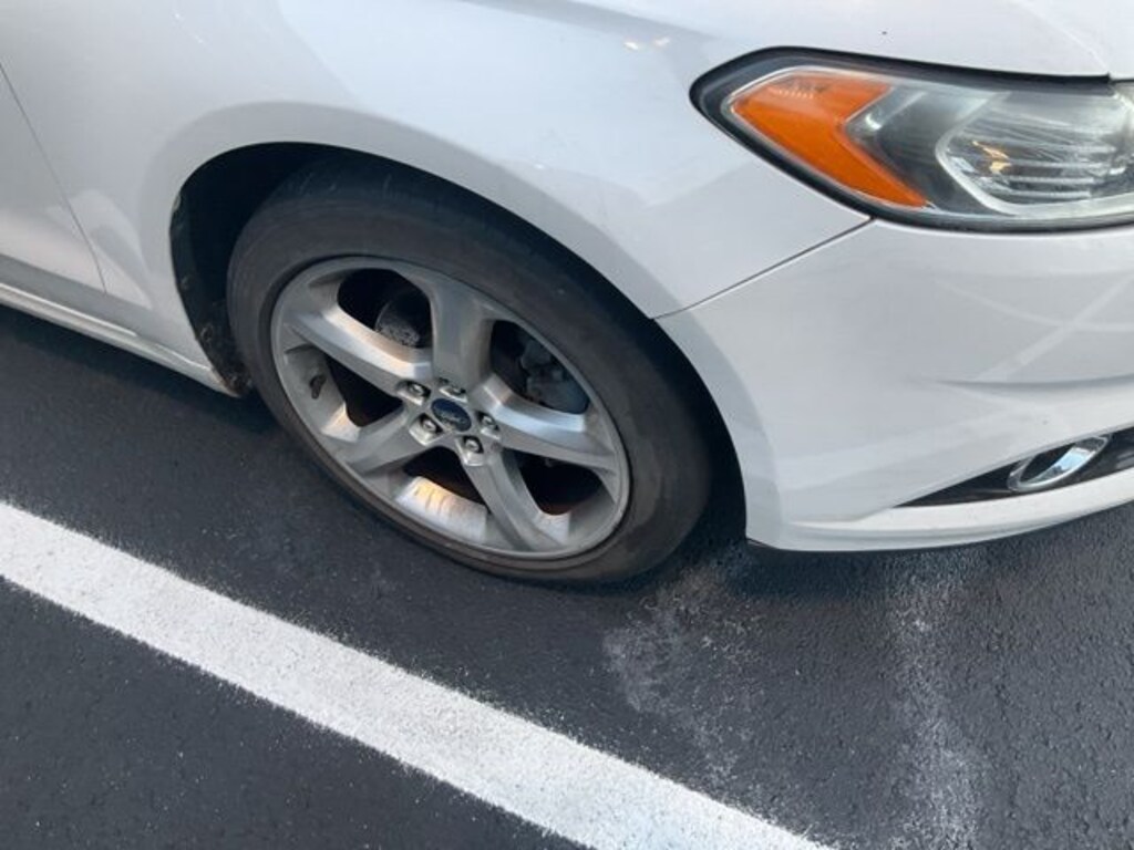 Used 2015 Ford Fusion SE Sedan