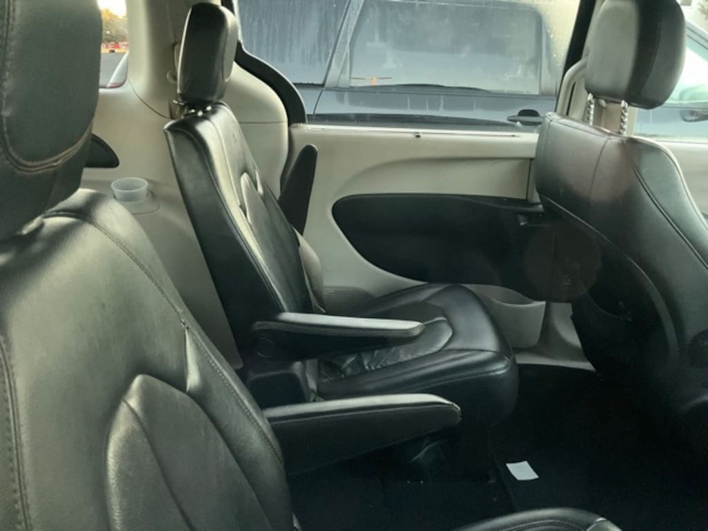 Used 2017 Chrysler Pacifica Touring-L Minivan/Van