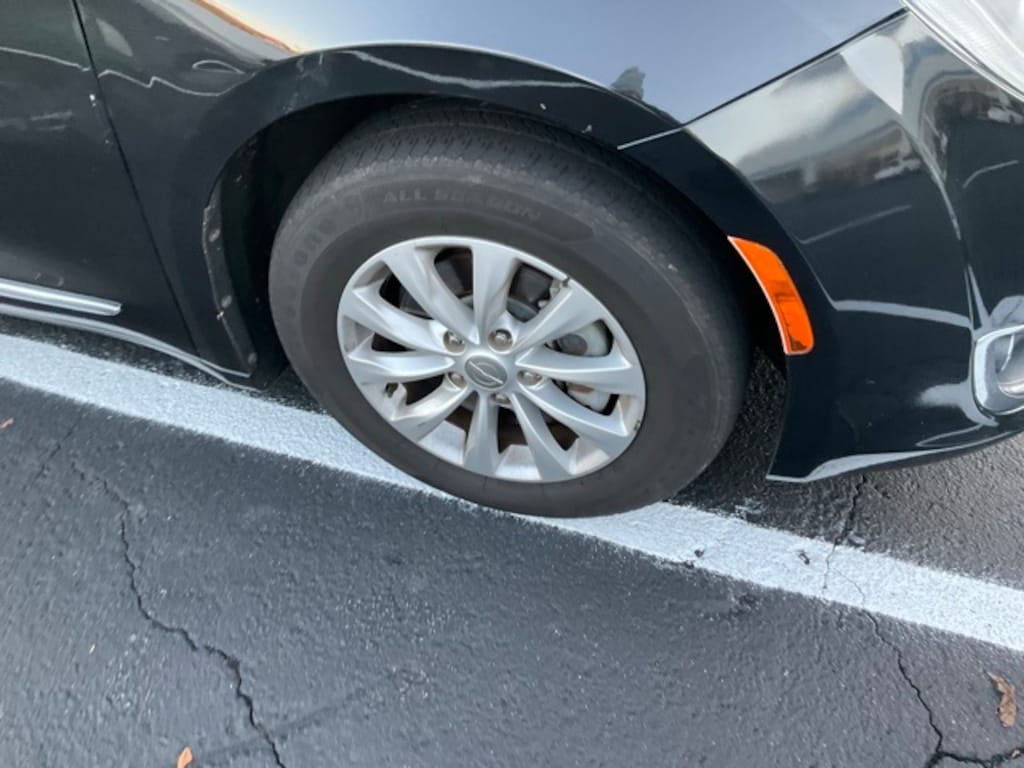 Used 2017 Chrysler Pacifica Touring-L Minivan/Van