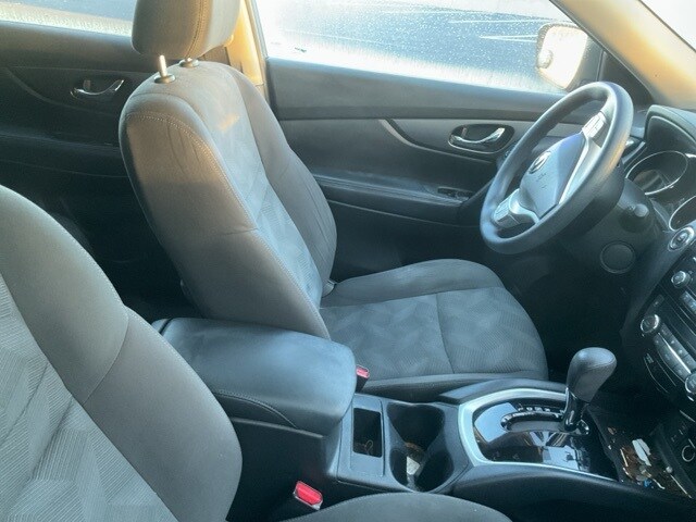 2016 Nissan Rogue SV photo 3