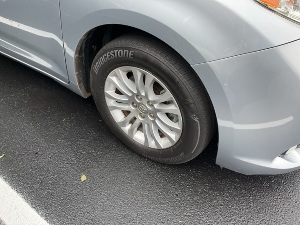 Used 2014 Toyota Sienna L Minivan/Van