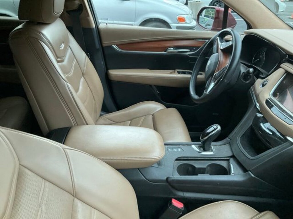 Used 2017 CADILLAC XT5 Platinum SUV