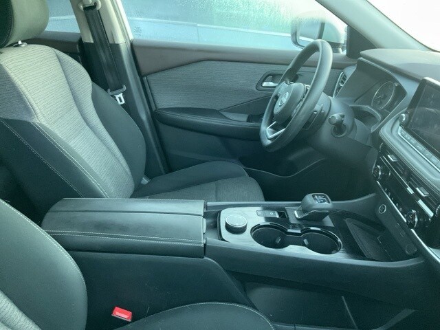 2022 Nissan Rogue SV photo 3