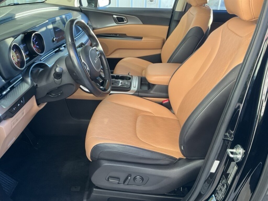 Used 2023 Kia Carnival LX Seat Package Minivan/Van