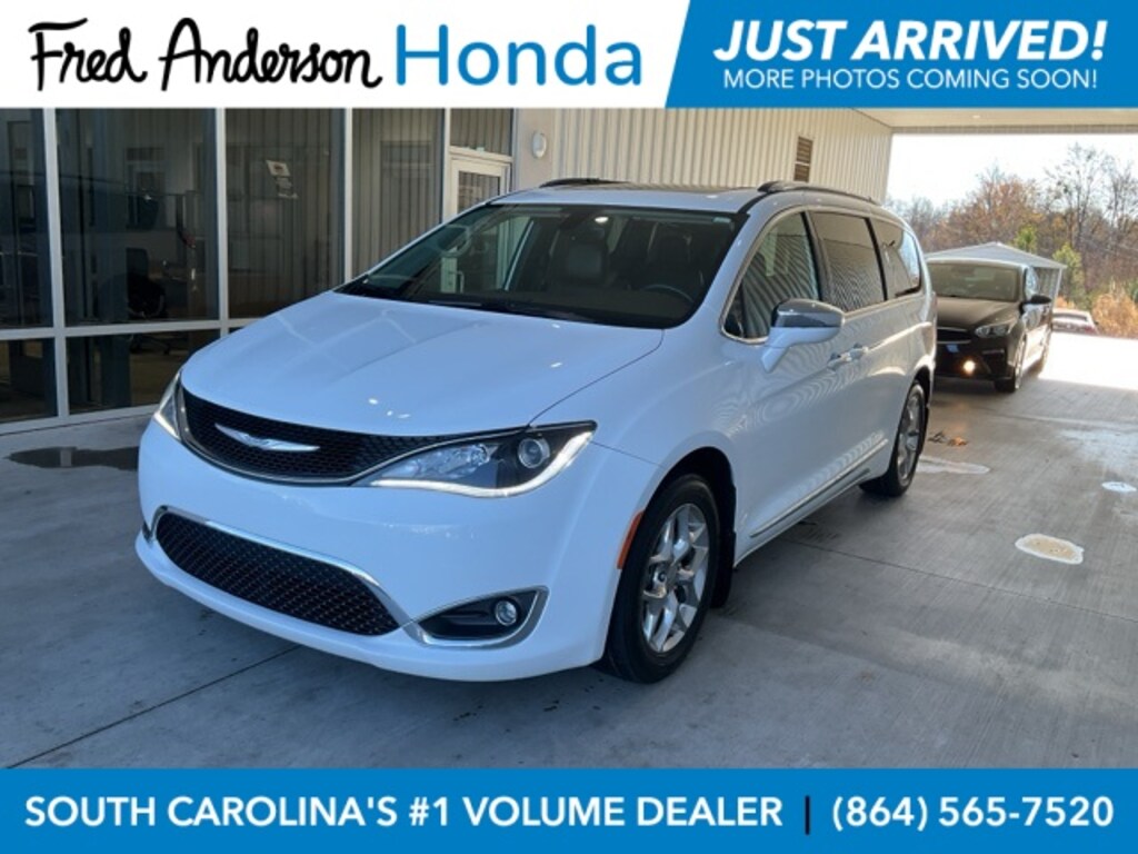 Used 2017 Chrysler Pacifica Limited Minivan/Van