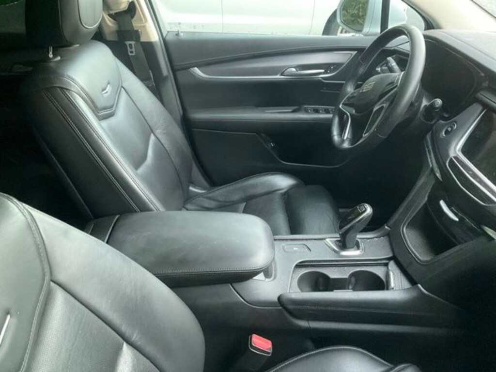 Used 2017 CADILLAC XT5 Luxury SUV