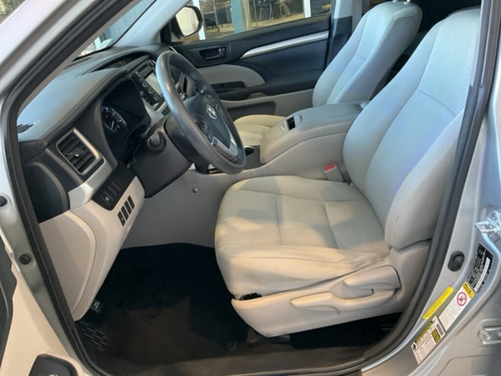 Used 2017 Toyota Highlander LE V6 SUV
