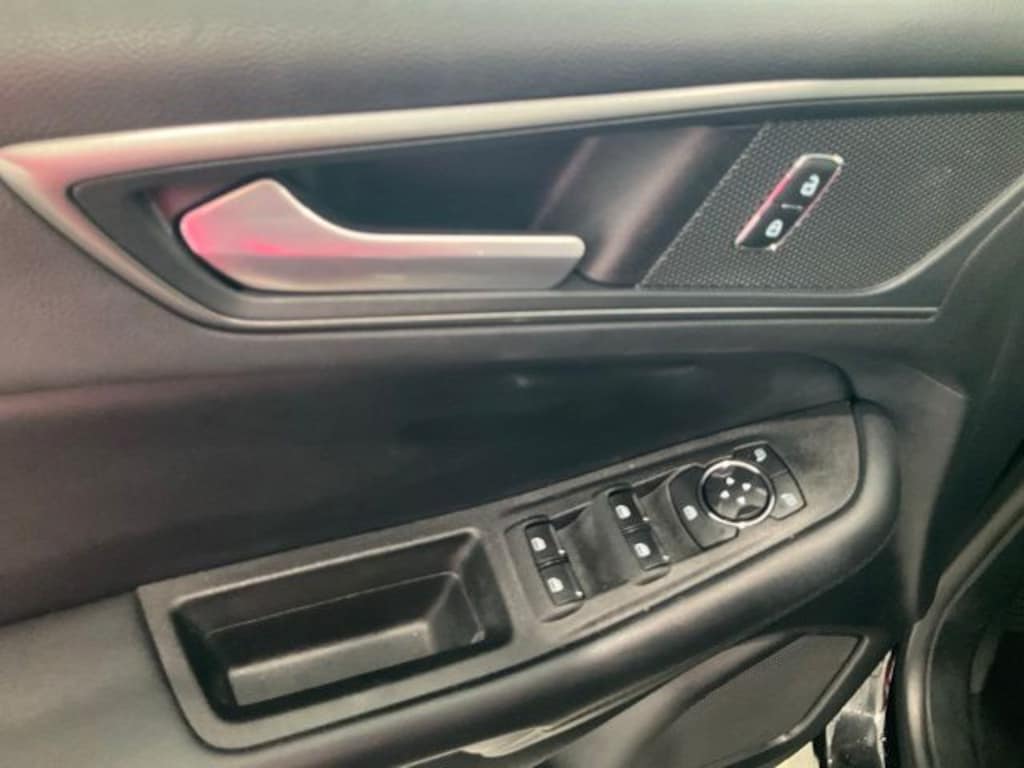 Used 2021 Ford Edge SE SUV