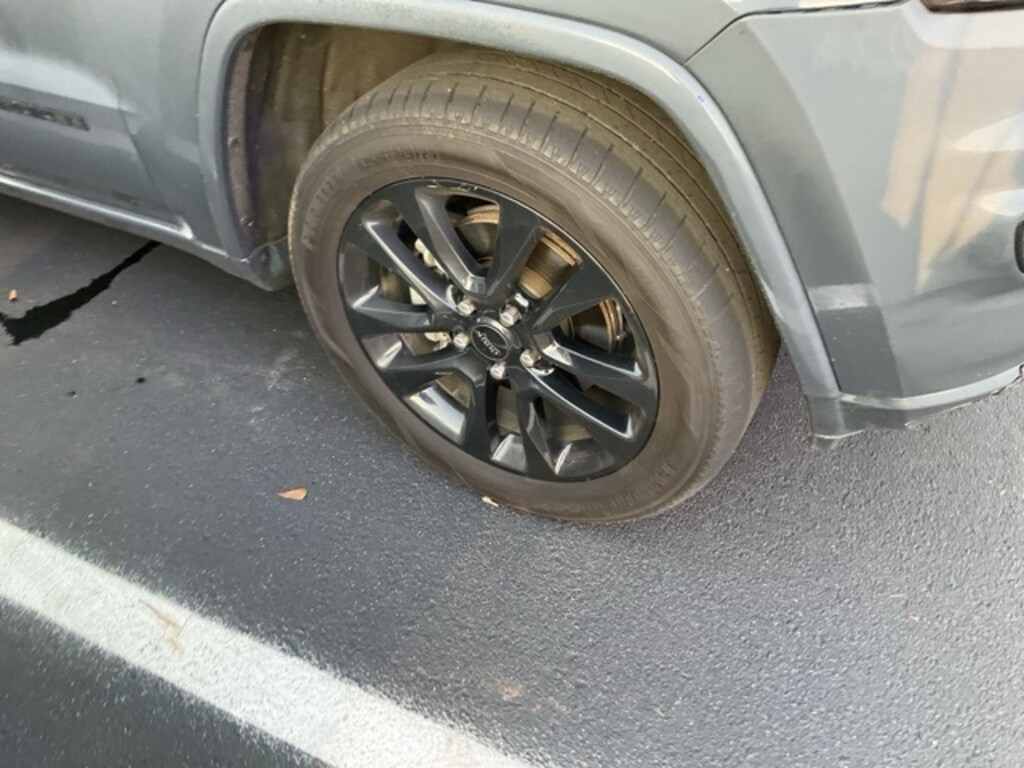 Used 2017 Jeep Grand Cherokee Laredo 4x4 SUV