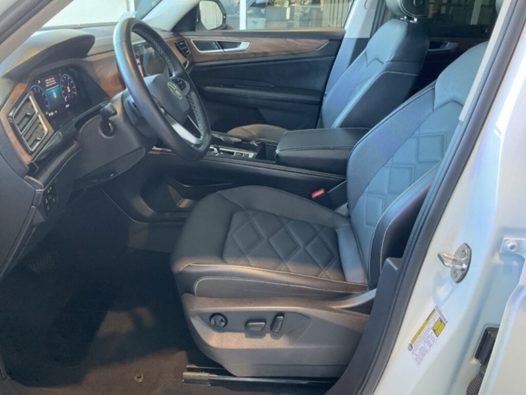 Used 2024 Volkswagen Atlas 2.0T SE w/Technology SUV