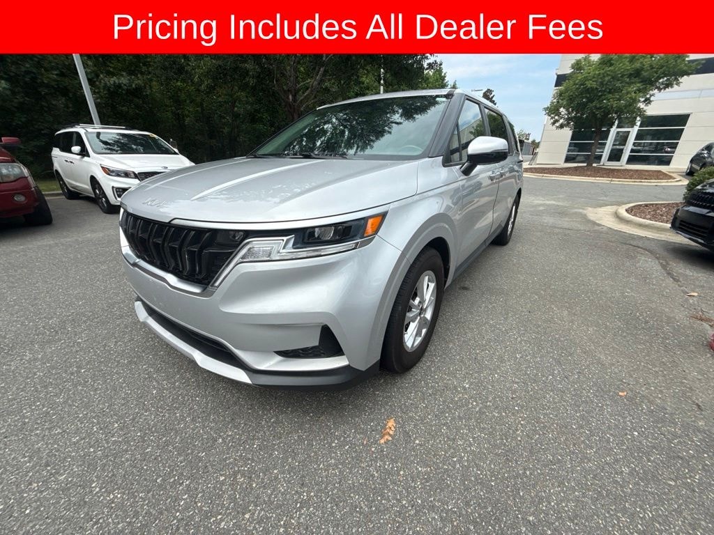 Used 2022 Kia Carnival LX Minivan/Van