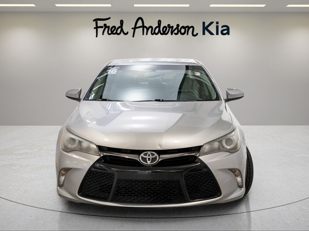 Used 2016 Toyota Camry SE Sedan
