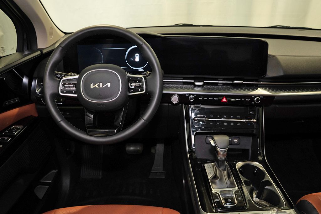 2024 Kia Carnival SX Prestige photo 3