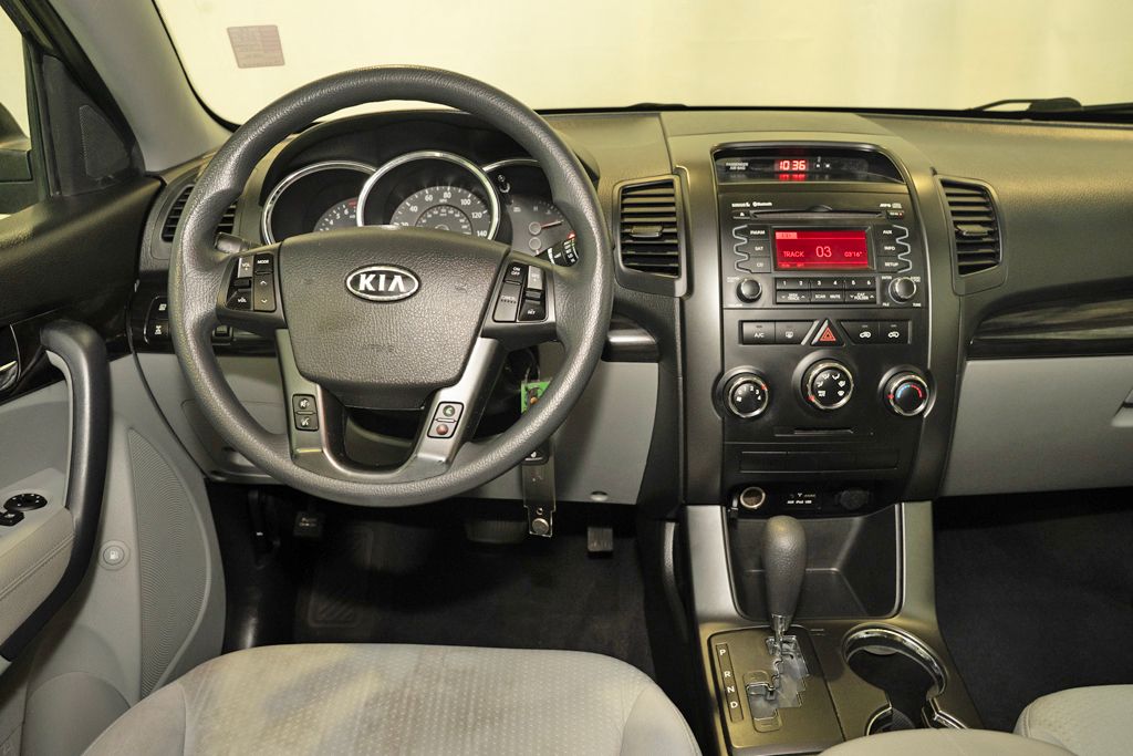 2011 Kia Sorento LX photo 3