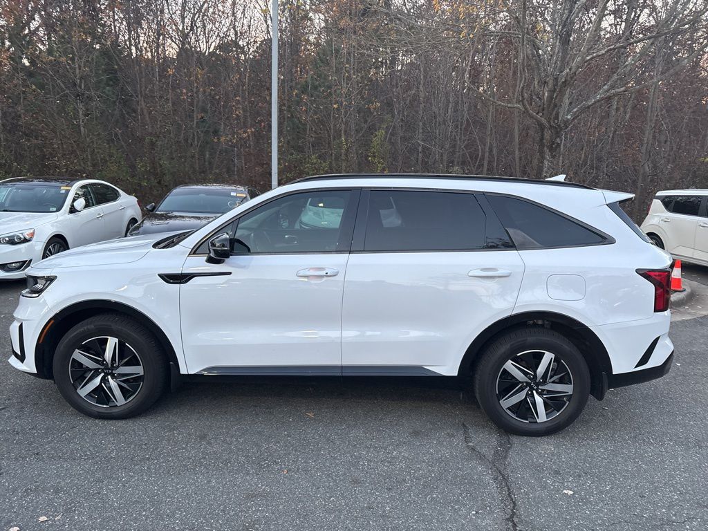 2021 Kia Sorento S photo 2